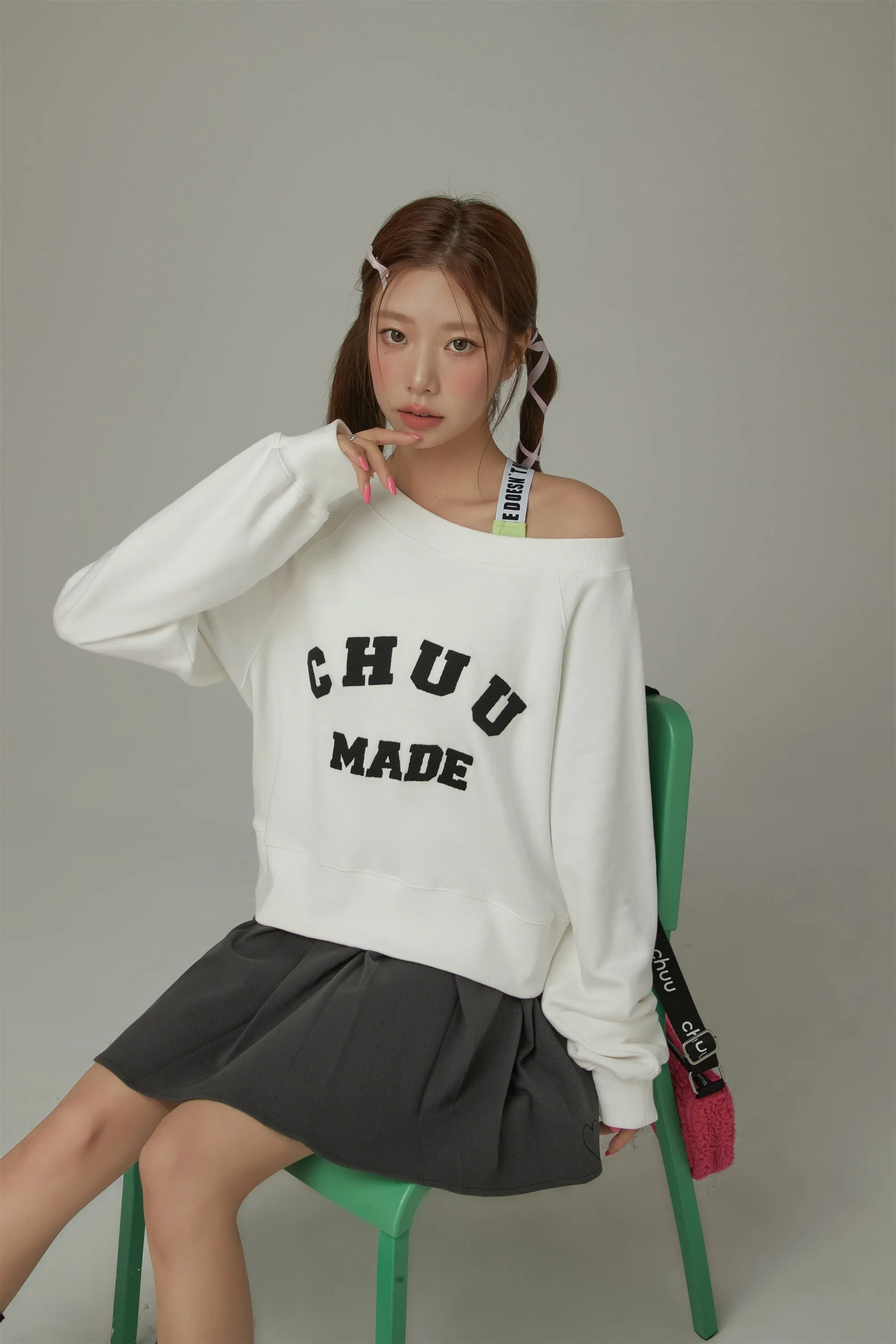 Chuu Made Off The Shoulders Loose Sweatshirt