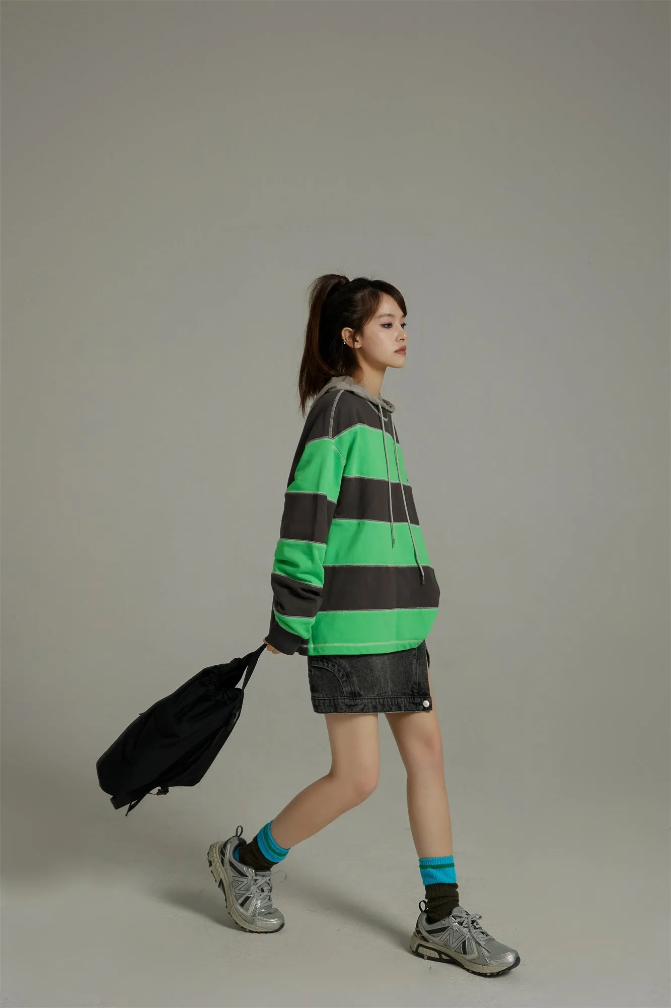 Stripe Color Loose-Fit Sweatshirt