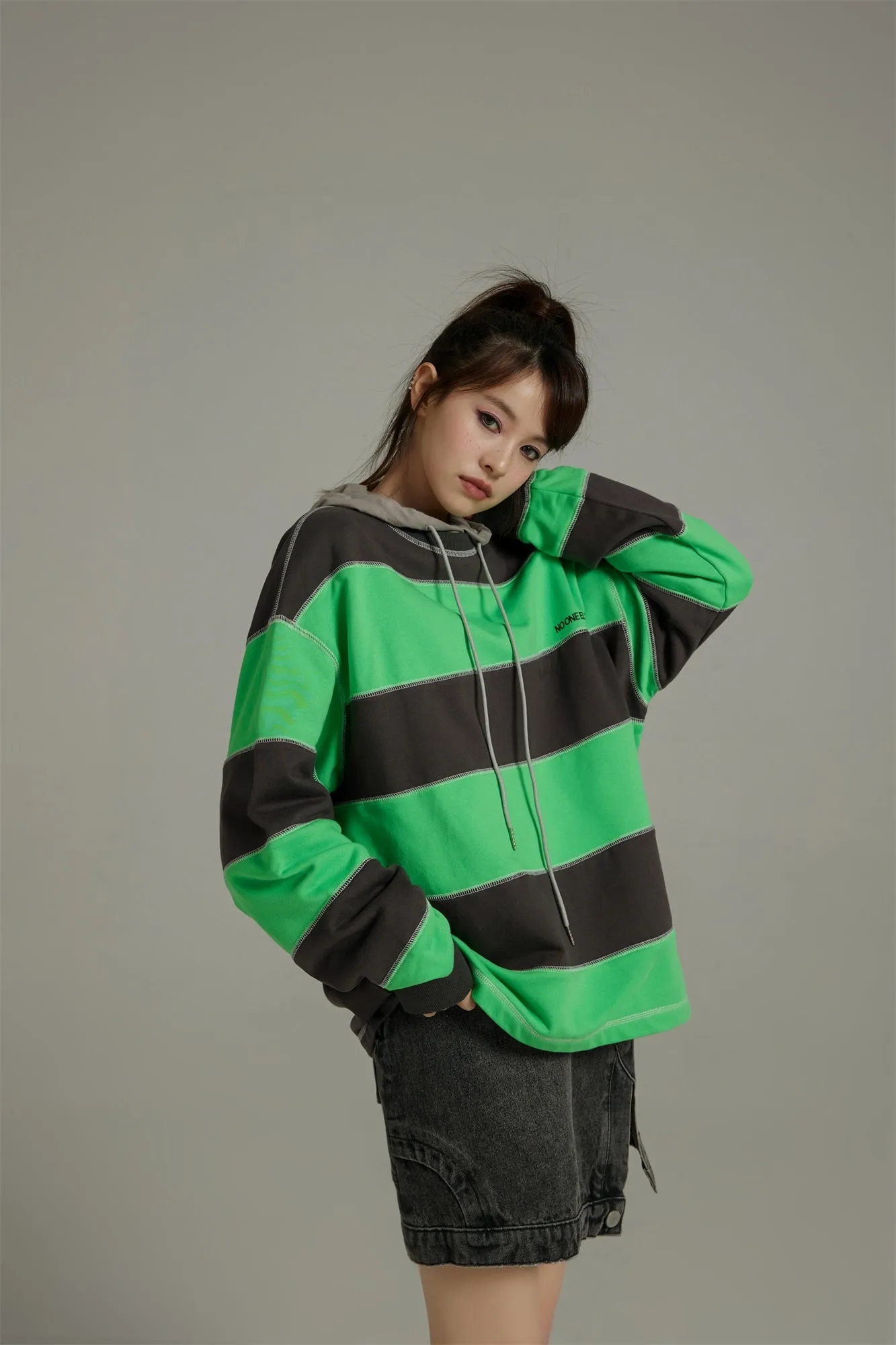 Stripe Color Loose-Fit Sweatshirt