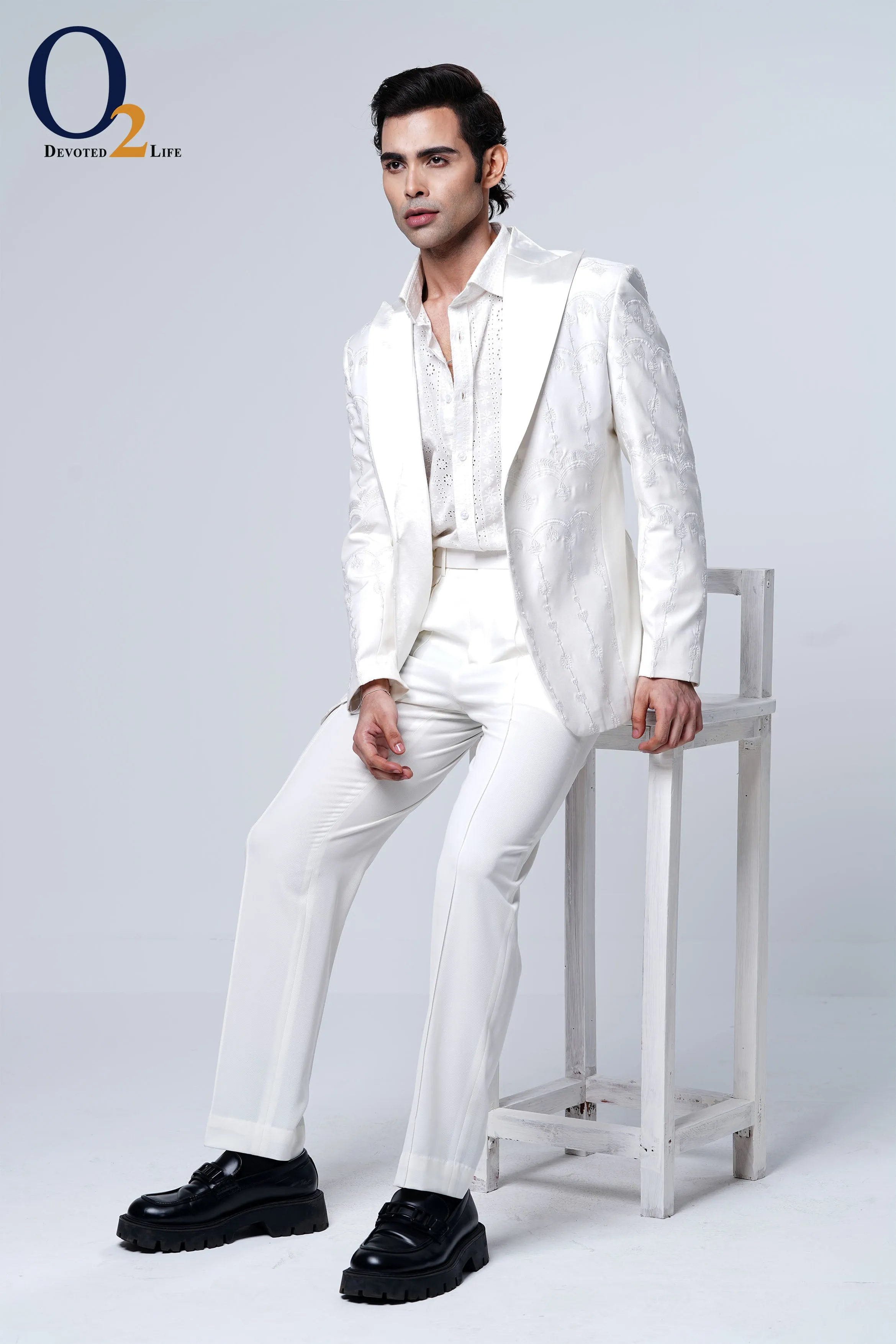 White embroidered tuxedo blazer